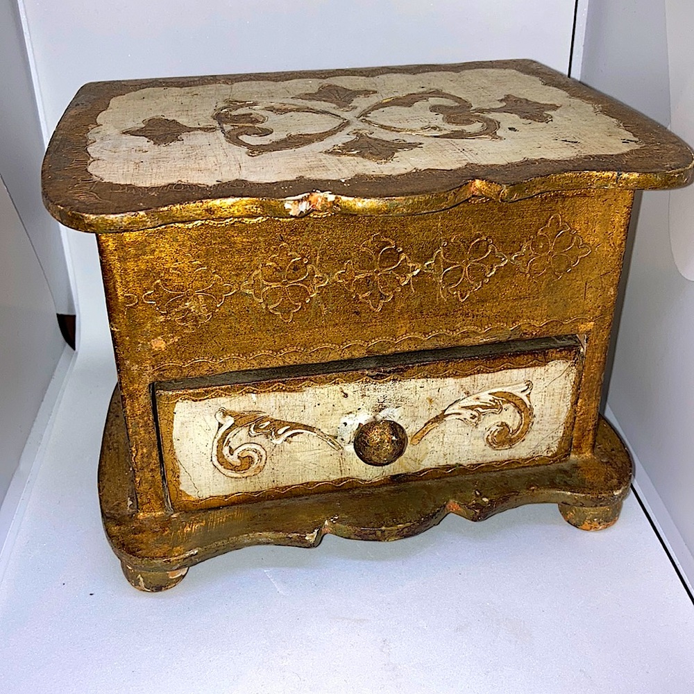 Vintage venetian style giltwood Jewelry box 7 x 4.5 x 5” blue velvet lining